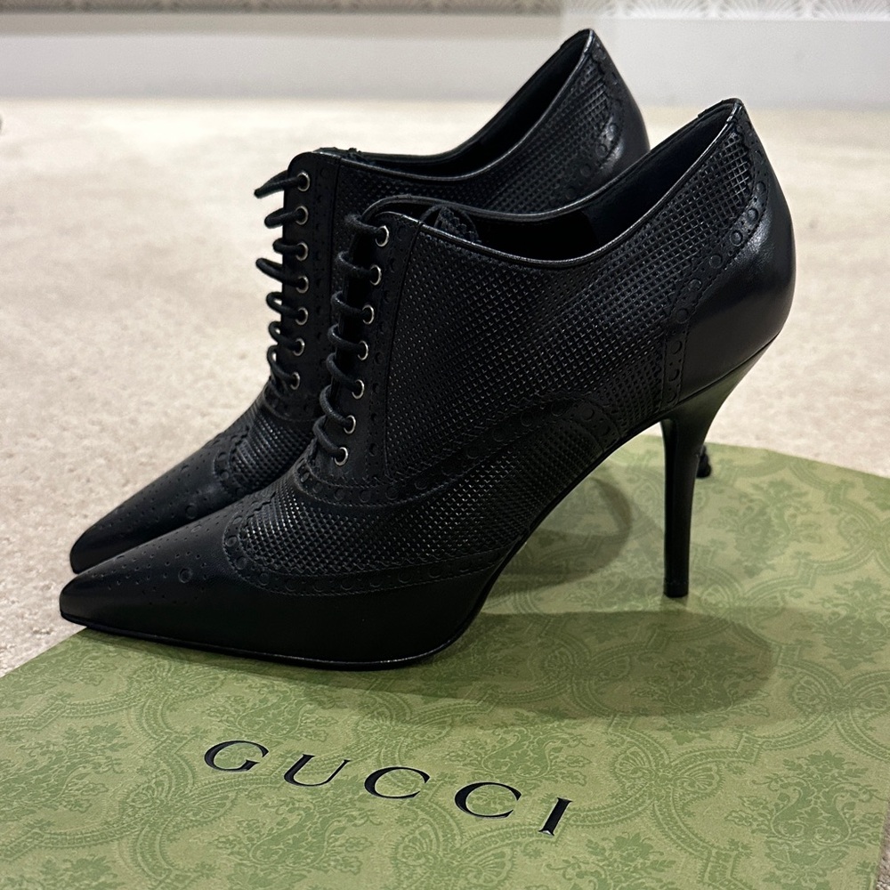 Gucci Women's Black Pointed Lace-Up Heels/Booties Size US 7